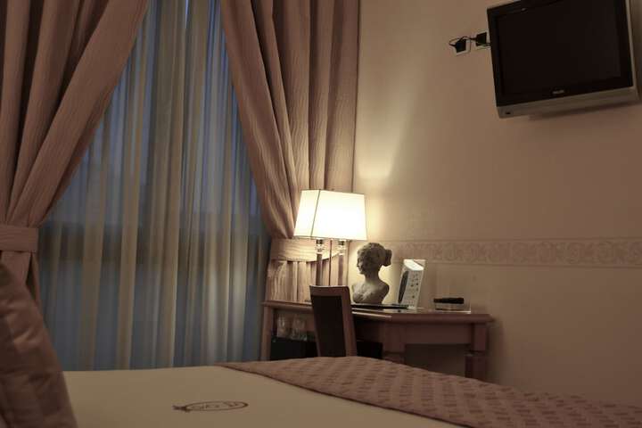Room 26 of 46