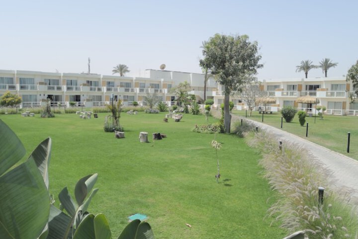 Hotel Exterior 92 of 93