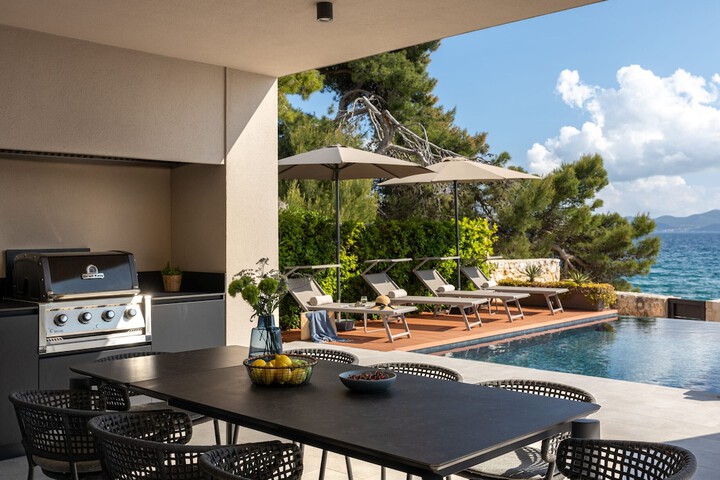 Hotel with Pool