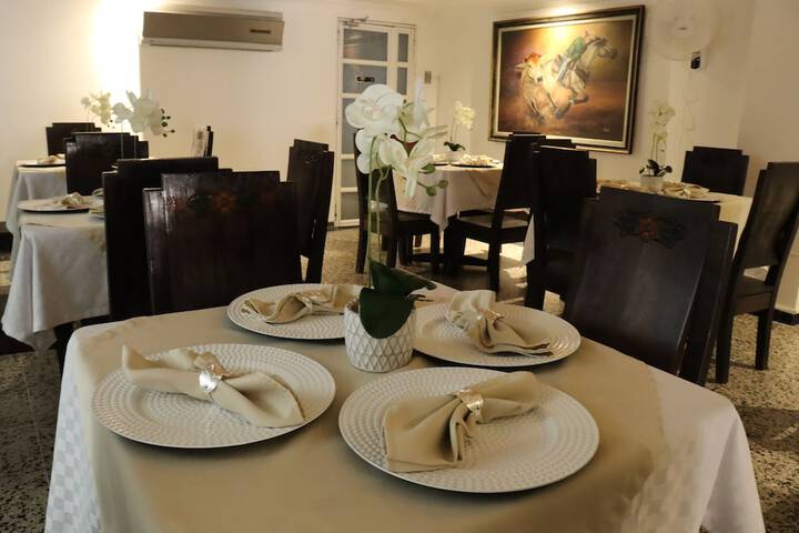 Dining 26 of 31