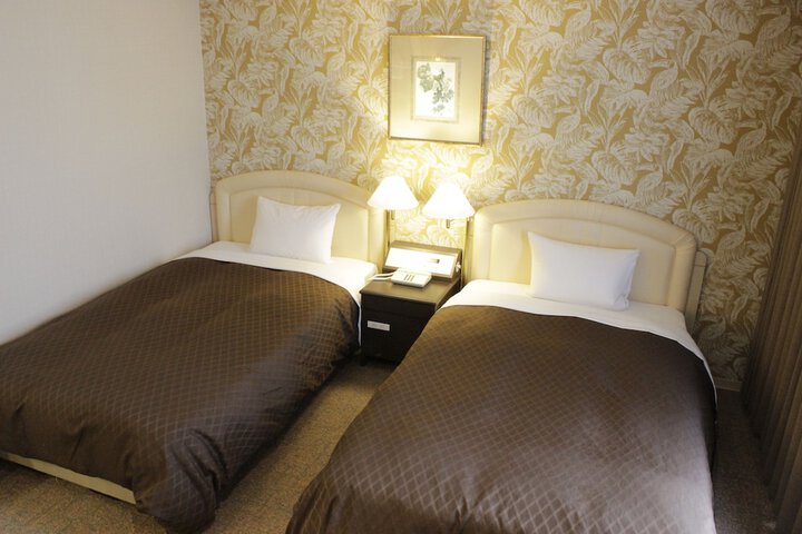 Room 13 of 32