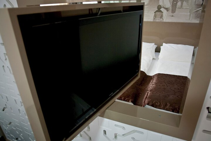 Room 2 of 9