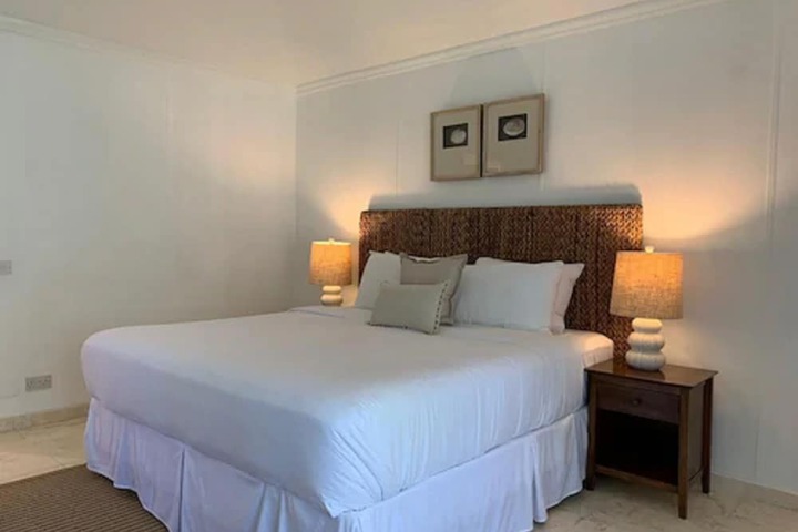 Room 12 of 110
