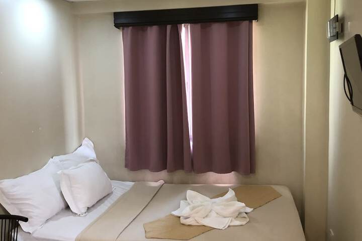 Room 14 of 36
