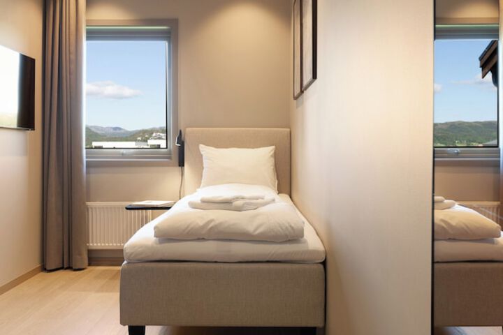 Room 4 of 40