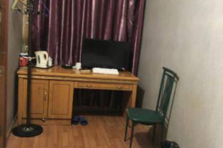 Room 5 of 6