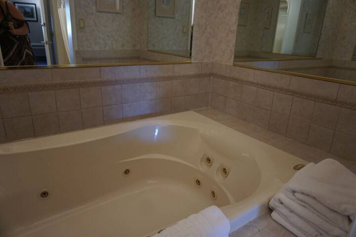 Jetted tub