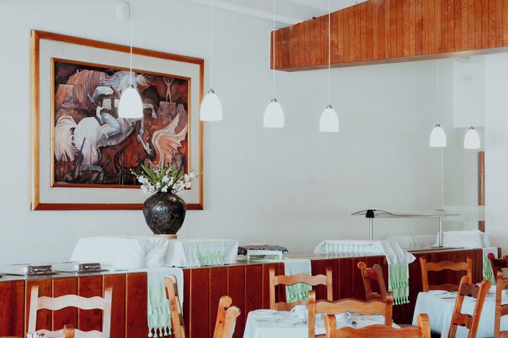Dining 34 of 56