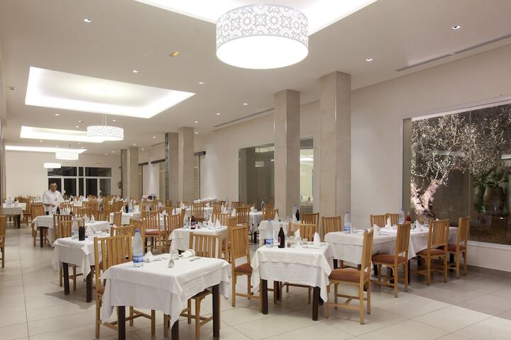 Dining 54 of 63