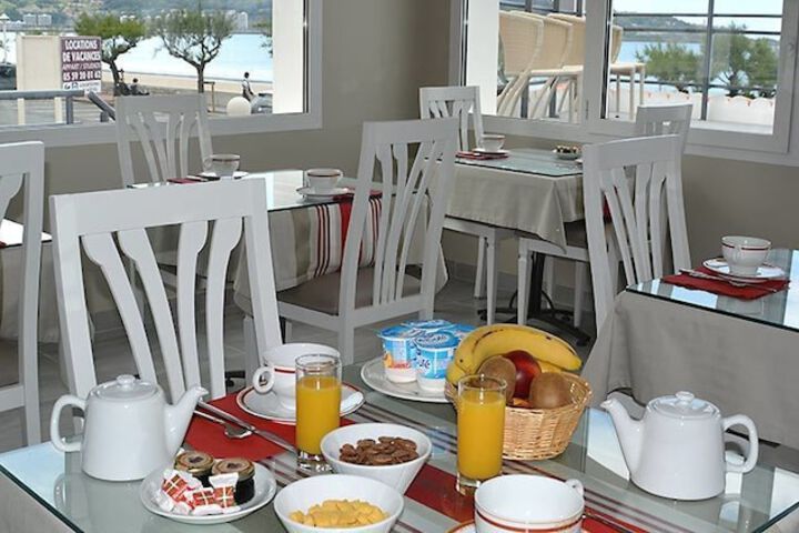 Breakfast/Coffee Service 40 of 53