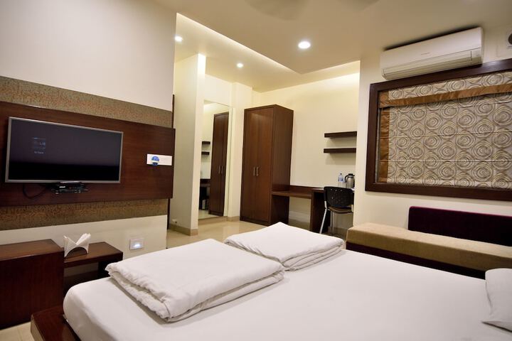 Room 7 of 32