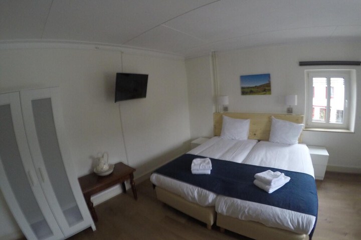 Room 15 of 60