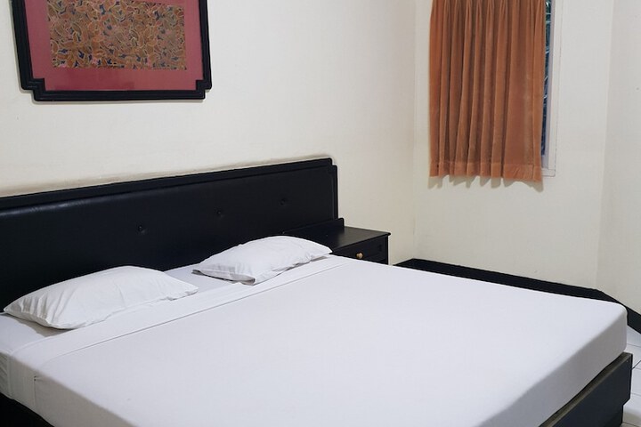 Room 4 of 52
