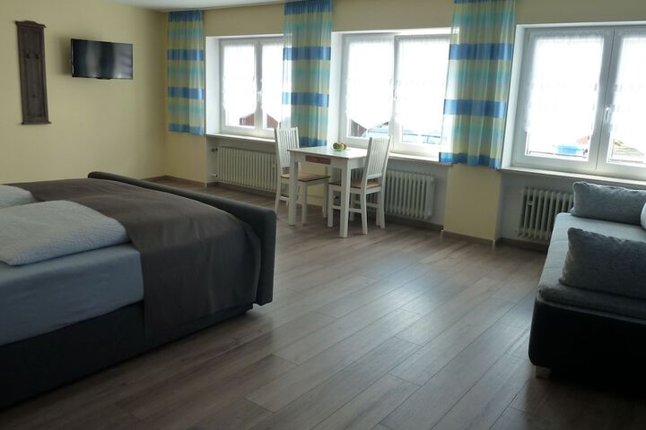 Room 10 of 82