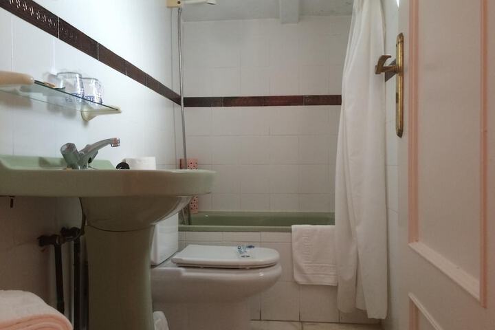 Room 18 of 38