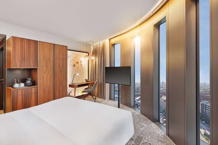 Room 15 of 39