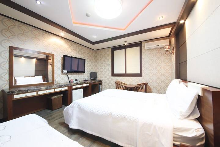 Room 7 of 35