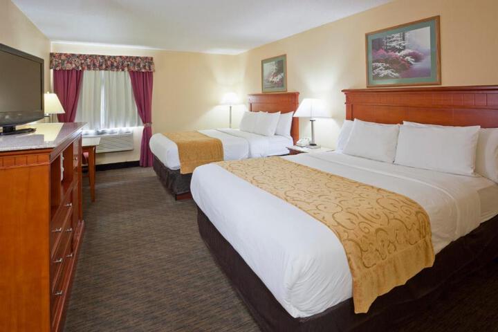 Deluxe Room 2 Queen Beds Non Accessible (1 of 5)