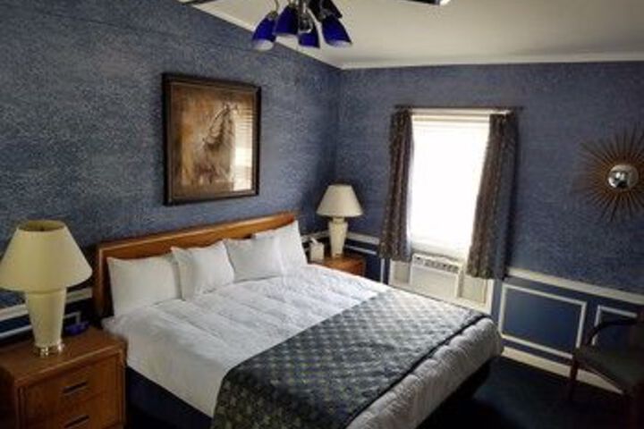 Room 33 of 47