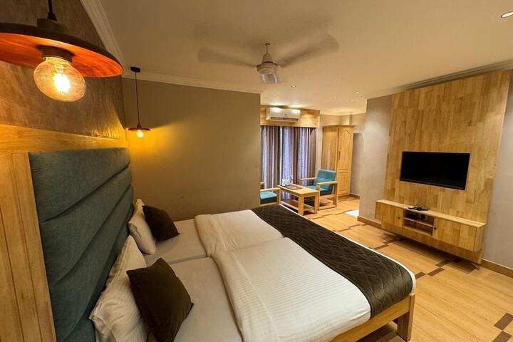 Room 3 of 20