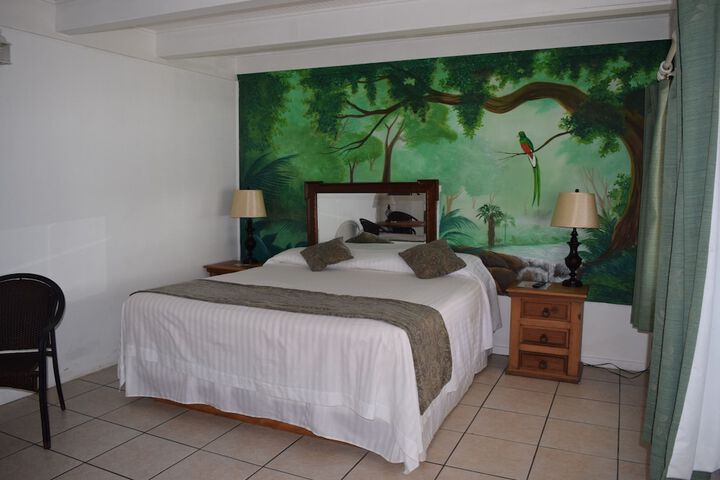 Room 2 of 32