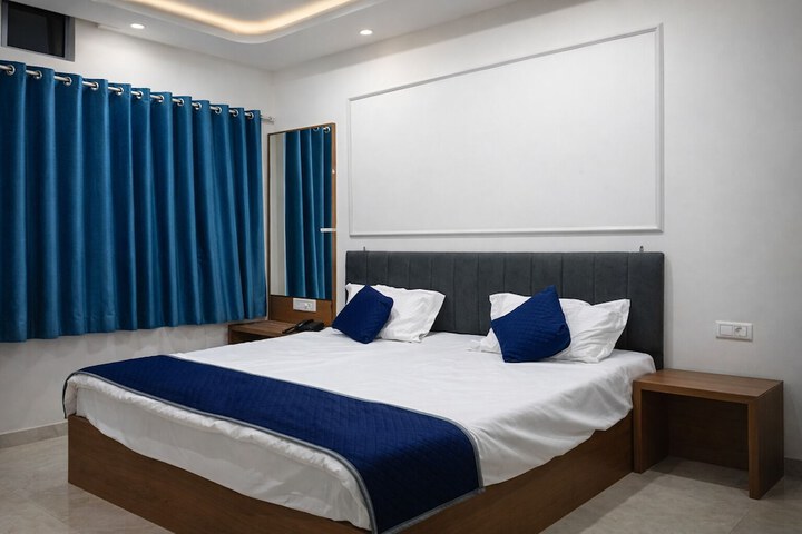 Room 4 of 11