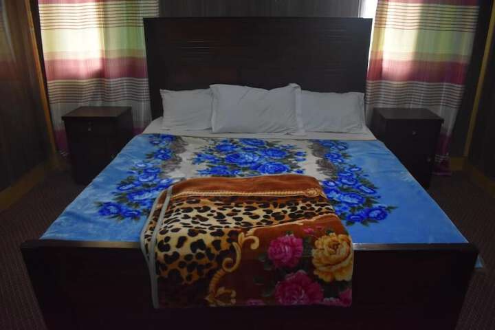 Room 4 of 25