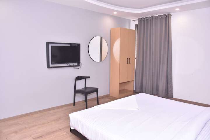 Room 25 of 47
