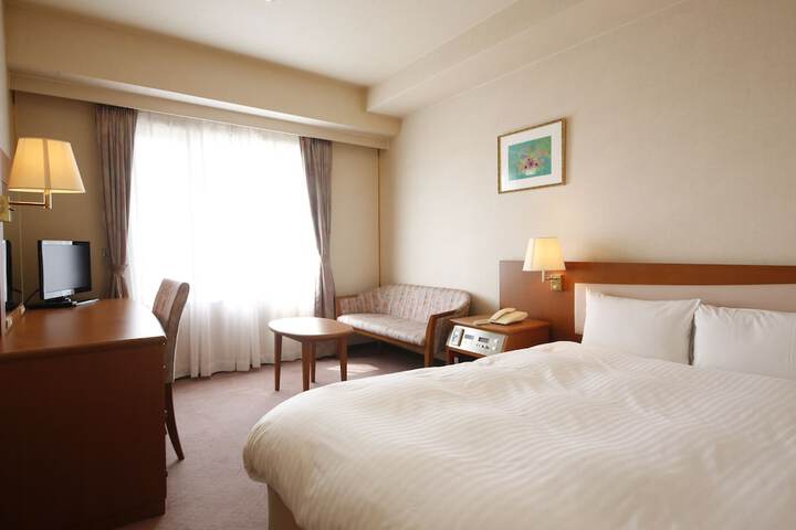 Room 10 of 42