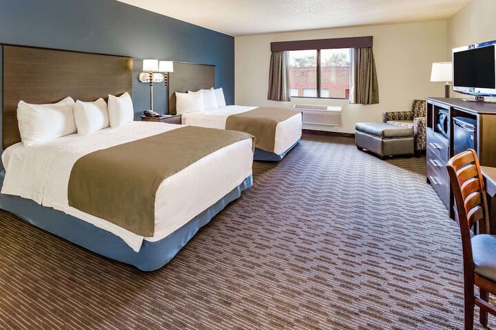 2 Queen Beds (3 of 4)