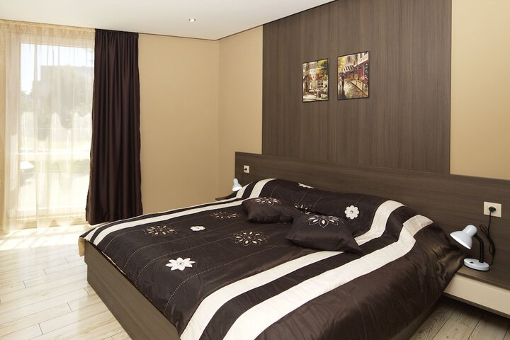 Room 9 of 34