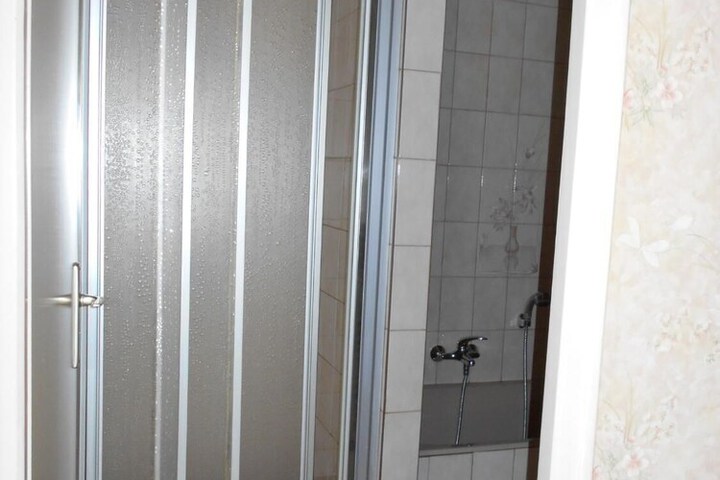 Room 18 of 28