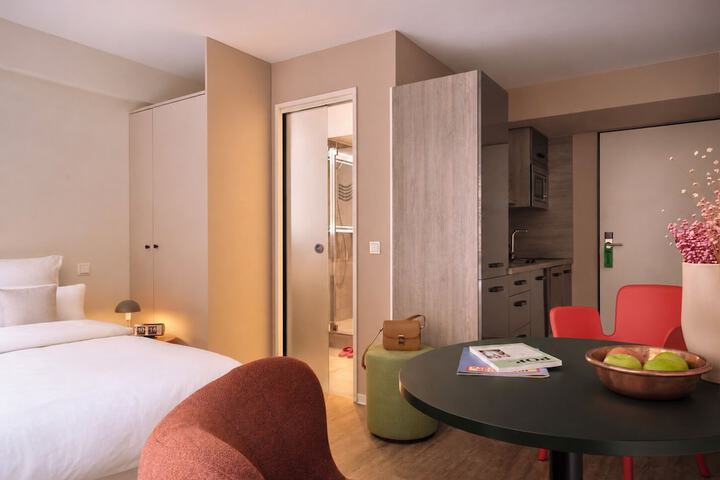 Room 12 of 26