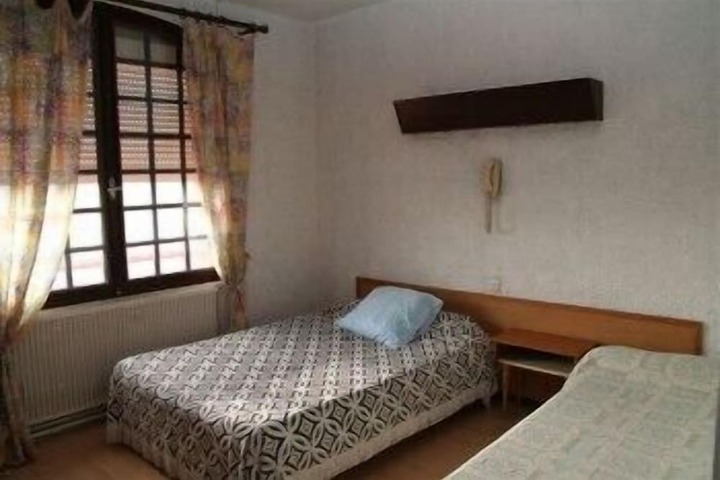 Room 11 of 24