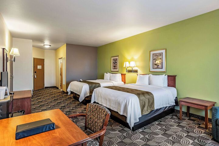 2 Queen Beds (9 of 9)