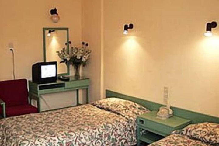Room 6 of 13