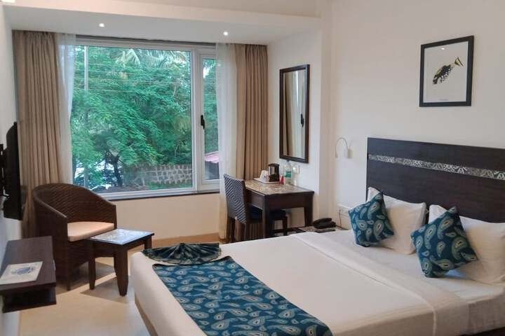 Room 4 of 12
