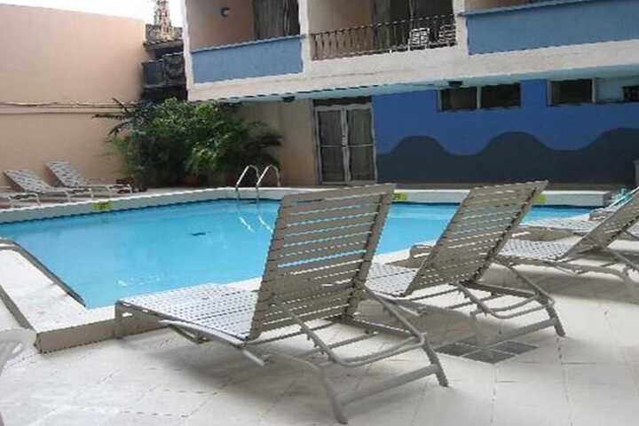 Hotel Pool