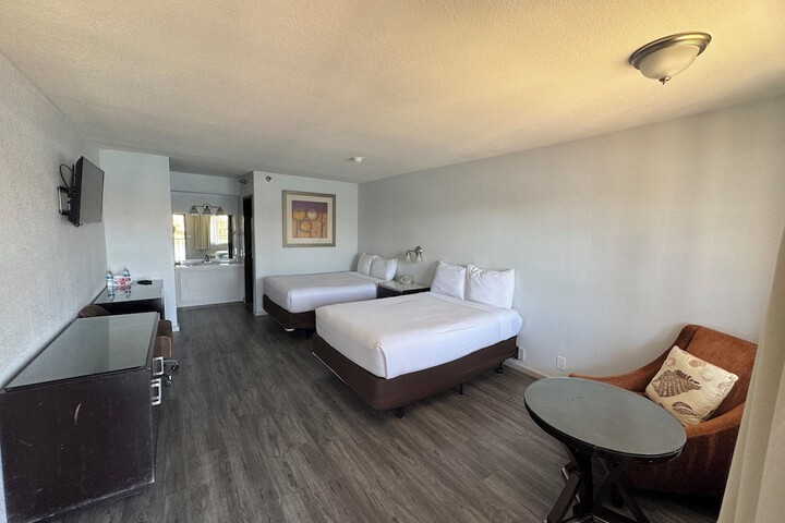2 Double Beds (7 of 11)
