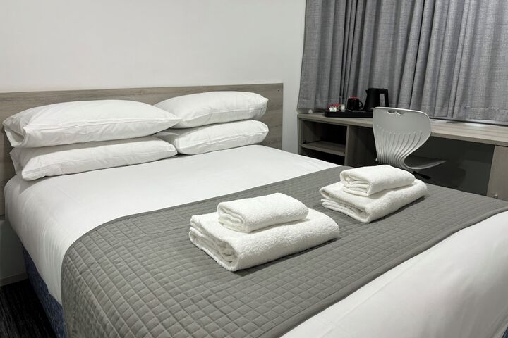 Room 7 of 83