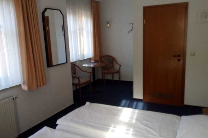 Room 8 of 38