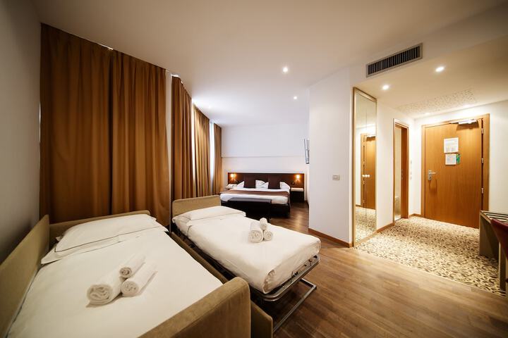 Room 27 of 47