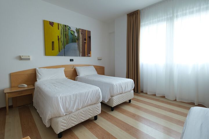 Room 21 of 53