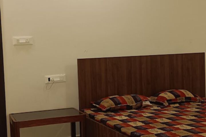 Room 4 of 13
