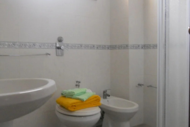 Room 5 of 10