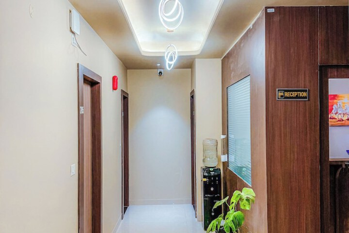 Ballroom/Hall 24 of 32