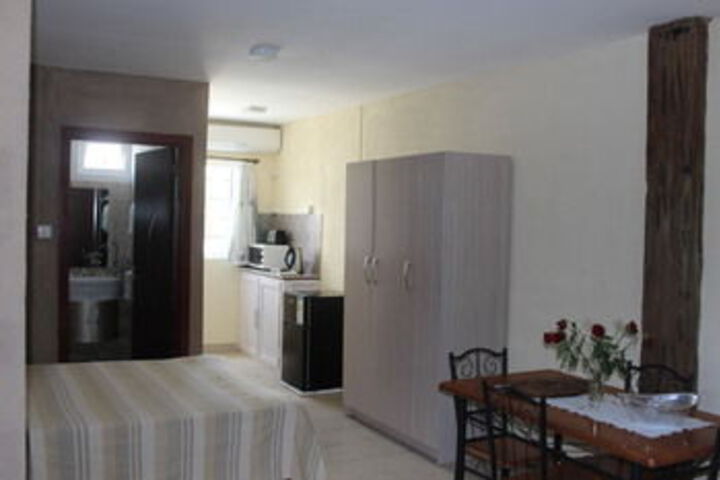 Room 32 of 61