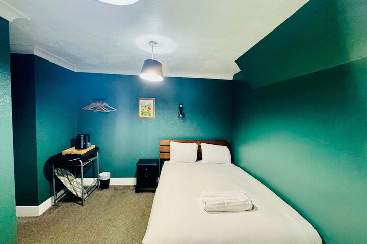 Room 28 of 74