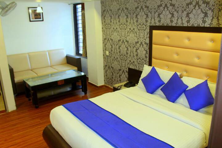 Room 12 of 28