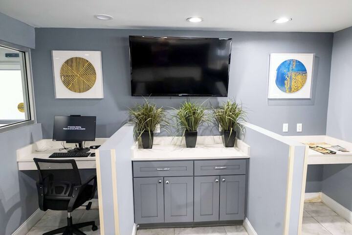 Business Center 48 of 51